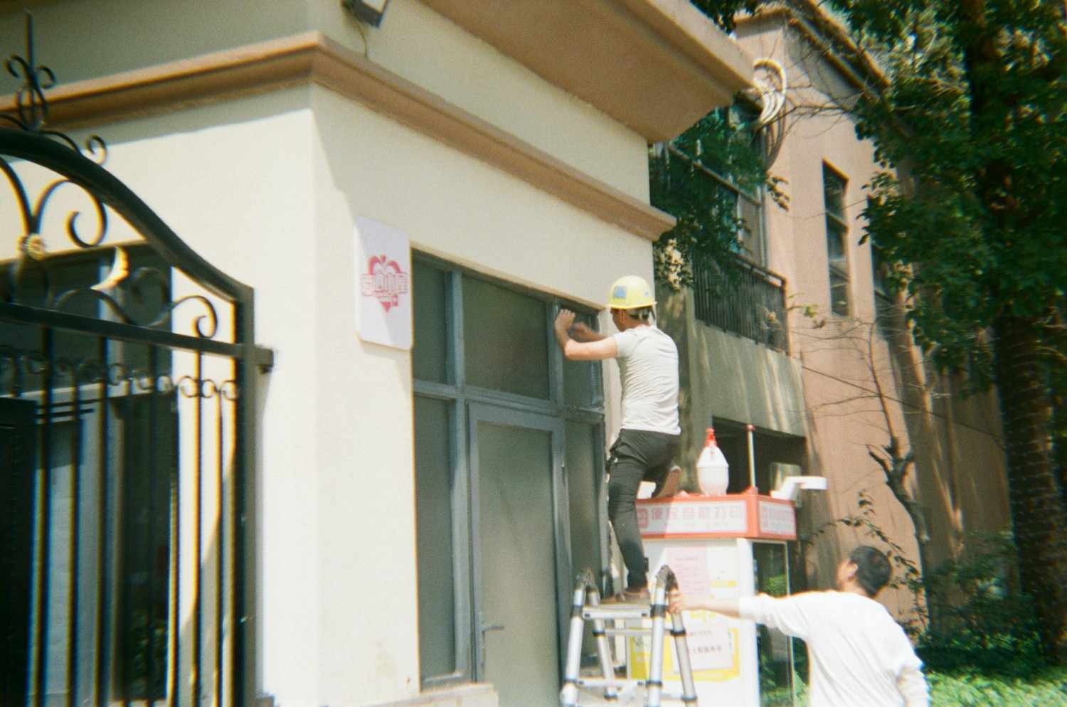 Strata window cleaning Sydney — apartment complex and residential building