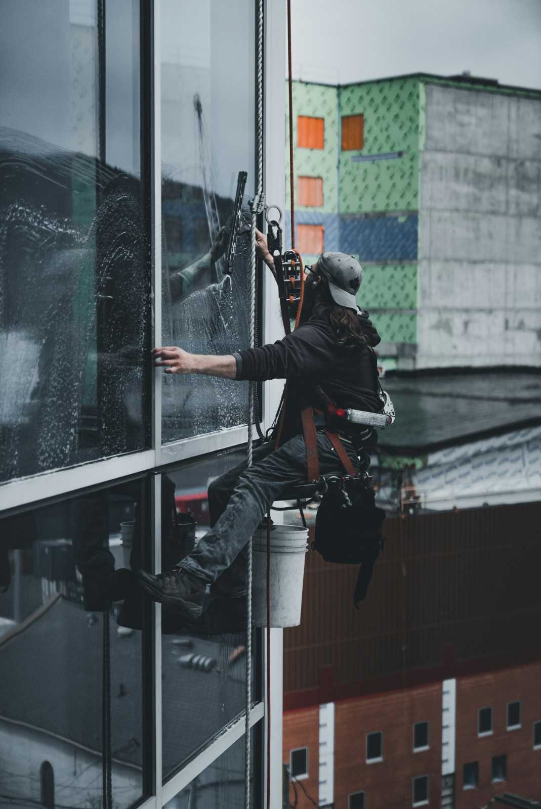 Rope access window cleaning sydney